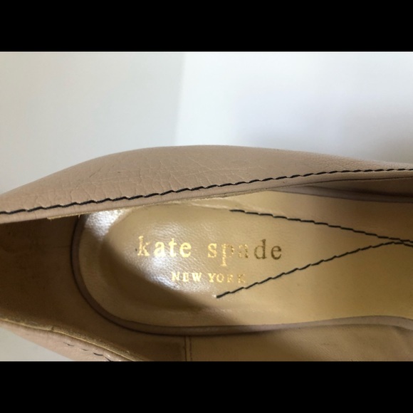 Kate Spade beige open toe pumps. Size 6 - Picture 5 of 6